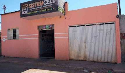 Casa com lote grande e ponto comercial no Bairro Industrial