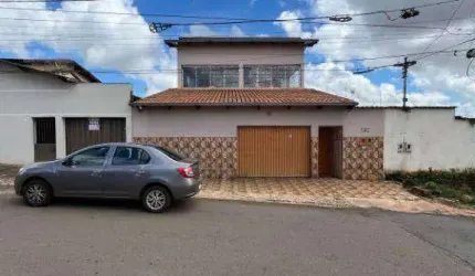 Sobrado com 5 dormitórios à venda, 228 m², de área construída e 400M² de terreno, por R$ 520.000 - Dom Pedro II - Anápolis/GO