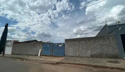 Lote de 360 metros em rua fechada!