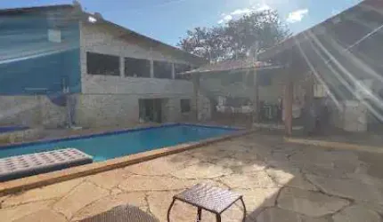 Excelente Casa C/ 3 Suítes - Fácil Acesso Ao Centro