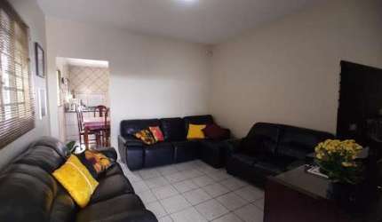 Casa Bem Localizada,  A Poucos Metros Da Av. JK