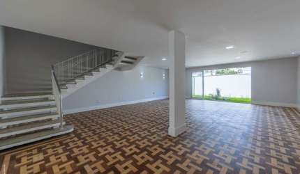 Excelente casa tipo para venda com 4 quartos, sendo 2 suítes, 334m²