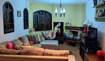 Funcional casa tipo para venda com 3 quartos, 200m²