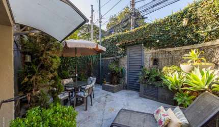 Espetacular sobrado para venda com 3 quartos, sendo 2 suítes, 188m²