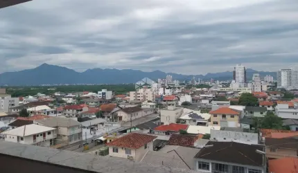 Apartamento 02 dormitorios / sacada com churrasqueira / vista livre