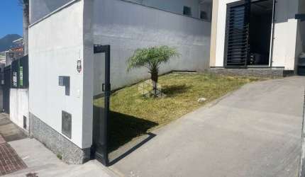 Sobrado à Venda com 02 dormitórios no Bela Vista - Palhoça/SC