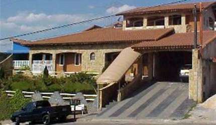 Linda casa com 4 suites e piscina