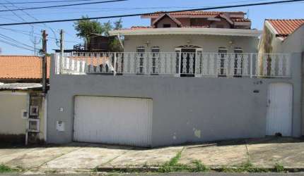**Casa espaçosa com 3 quartos e 3 vagas em Campinas!**