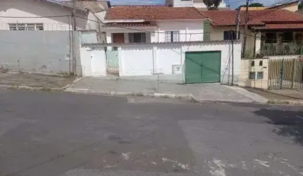 Ampla Casa na Vila Lemos com 4 Quartos e Quintal – Oportunidade!