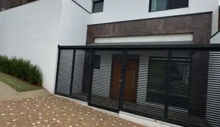 **Luxo e praticidade! Casa térrea à venda no Jardim Ipaussurama**