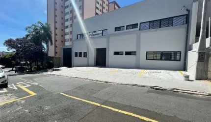 **Amplo galpão com docas e escritório – Localização estratégica!**