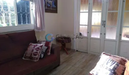 Sobrado com 02 Dorm. sendo 01 Suíte com 250 m² no Bosque