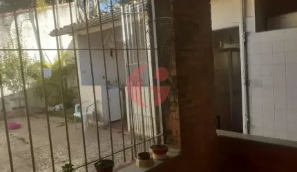 Casa térrea para venda com 03 quartos e 03 vagas de garagem com edícula - 150m² no bairro Vista Verde
