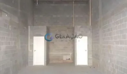 Ponto comercial de 245m² no Urbanova
