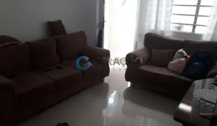 Casa térrea reformada de 02 Dorm. - 80,00m² no Jardim das Industrias