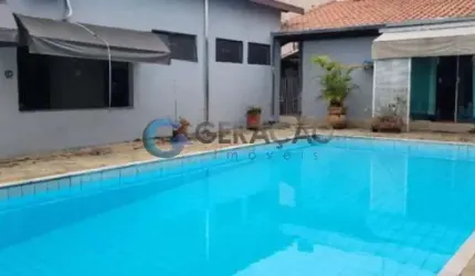 Casa com edícula com 720m² 06 suítes ao todo e piscina no Jardim das Colinas.