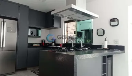 Casa em condomínio fechado para venda de 04 Dorm. e 04 Suítes no Mont Blanc.