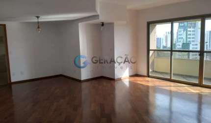 Andar alto, apartamento com 4 dormitórios sendo 1 suite, 2 vagas de garagem.