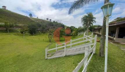 Vendo lindo sítio na beira da represa em São José dos Campos