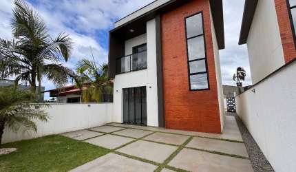 Sobrado com Piscina Barra Velha