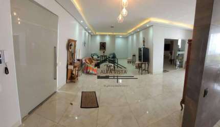Casa com 3 Suítes à venda, 355 m² por R$ 1.265.000 - Lidice - Uberlândia/MG
