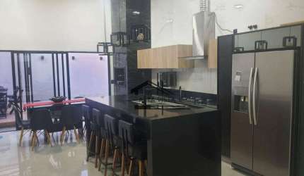 Casa com 3 dormitórios à venda, 122 m² por R$ 750.000,00 - Jardim Holanda - Uberlândia/MG
