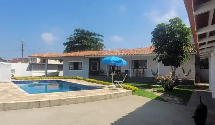 Casa Térrea – Oportunidade Única! Seu Refúgio dos Sonhos a Poucos Passos da Praia!