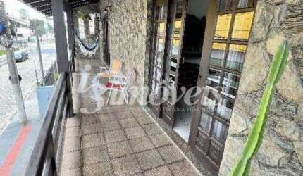 Casa à venda, 3 quartos sendo 1 suíte, 2 vagas, com área de festas, Bairro São João, Itajaí-SC
