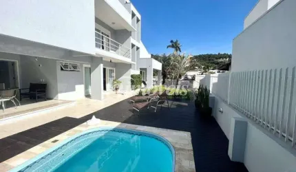 Sobrado alto padrão e semimobiliado à venda, 3 quartos sendo 2 suítes, 5 vagas, Bairro Cabeçudas, Itajaí-SC