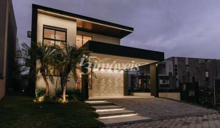Casa com piscina à venda, 3 quartos sendo 3 suítes, 4 vagas, Cond. Açores, Bairro Dom Bosco, Itajaí-SC