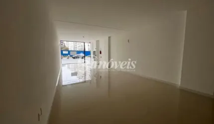 Sala / Loja, para locação anual, 86m², Bairro Canto da Praia, Itapema-SC, com grande visibilidade de quem passa.