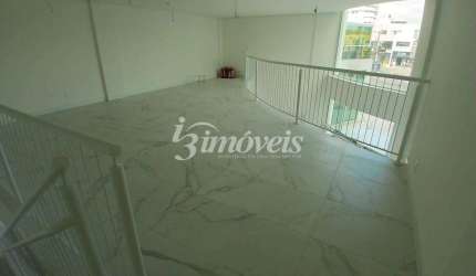 Loja Comercial para Locação Anual, 121m² privativa, com mezanino, Bairro Dom Bosco, Itajaí-SC.