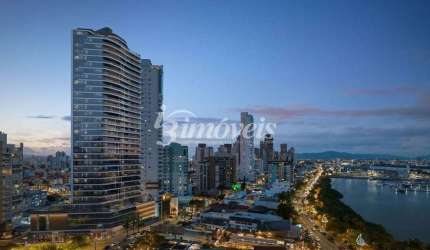 Apartamento cobertura duplex com piscina à venda, possui 5 suítes e 5 vagas privativas, Bairro Fazenda, Itajaí
