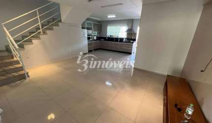 Sobrado semimobiliado à venda, com piscina, 3 quartos sendo 3 suítes, 2 vagas, Bairro Ressacada, Itajaí-SC