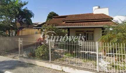 Casa à venda com 2 quartos, banheiro, espaço de festa com churrasqueira, + edícula com 1 quarto, lavanderia e 1 vagas de garagem,  bairro cordeiros, Itajaí, SC