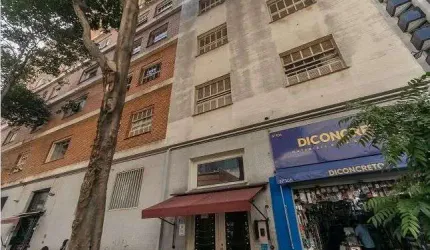 Apartamento de 3 dormitorios de 144m2 na Consolacao ha 200 mts do metro com 2 banheiros em Sao Paulo!
