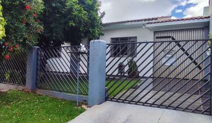 EXCELENTE OPORTUNIDADE DE CASA COM AMPLO TERRENO
