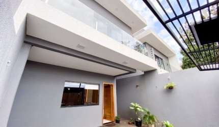 VENDE SOBRADO  MODERNO NO BAIRRO BRASÍLIA EM CASCAVEL!
