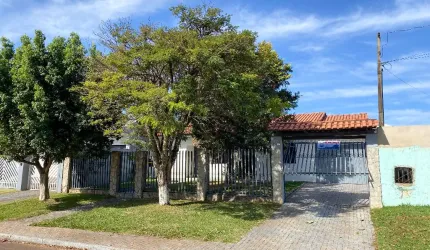 Oportunidade Imperdível: Ampla Casa com 3 Quartos e 6 Vagas no Alto Alegre!