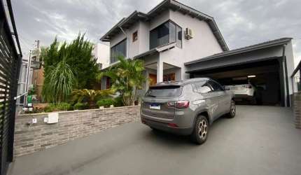 Casa com 3 quartos à venda na Rua Olavo Dias de Castro, 220 E, Passo dos Fortes, Chapecó por R$ 2.200.000