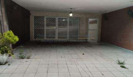 Casa Térrea Locação - R$ 8.800,00 + Iptu - 4 dorm. sendo 1 suie com Piscina e churraqueira - 3 vagas.