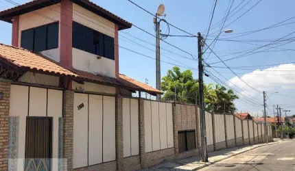 Casa com 3 dormitórios à venda, 170 m² por R$ 480.000,00 - Edson Queiroz - Fortaleza/CE