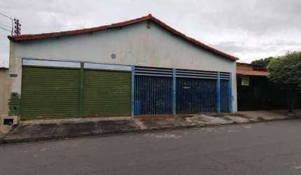 Casa para Venda em Goiânia, Setor Centro Oeste, 4 dormitórios, 2 suítes, 4 banheiros, 2 vagas