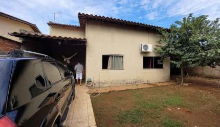 Casa para Venda em Aparecida de Goiânia, Jardim Helvécia, 3 dormitórios, 1 suíte, 2 banheiros, 2 vagas