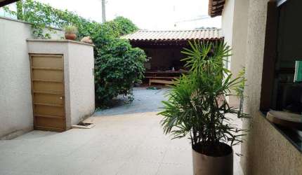 Casa para Venda em Goiânia, Setor Três Marias, 3 dormitórios, 1 suíte, 3 banheiros, 2 vagas