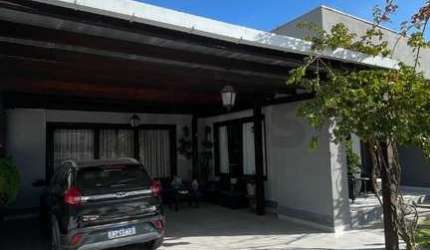 Casa a 300m do mar, com 3 suítes, zona velha Balneário Rincão