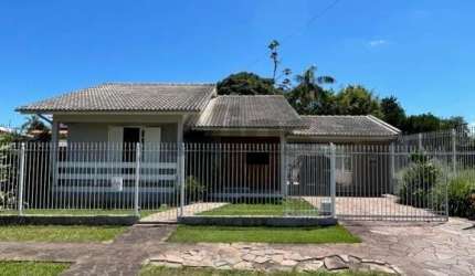 Casa 3 Dormitórios - Pinheirinho