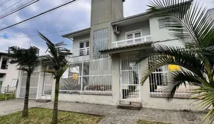 Casa no bairro Jardim Angélica com piscina
