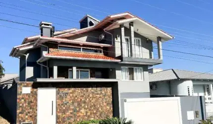 Casa 4 dormitórios suíte Semi mobiliada 2 garagens Criciúma Jardim Angélica
