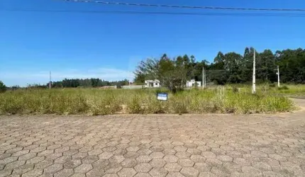 Terreno de esquina no Rio Maina